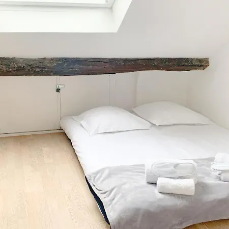 Apartment Amazing Location Only 3 Minutes From Luxembourg Gargens *