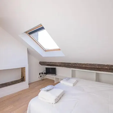 Amazing Location Only 3 Minutes From Luxembourg Gargens Apartment *
